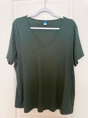 Old Navy Luxe Ribbed V-Neck Tee in Dark Olive